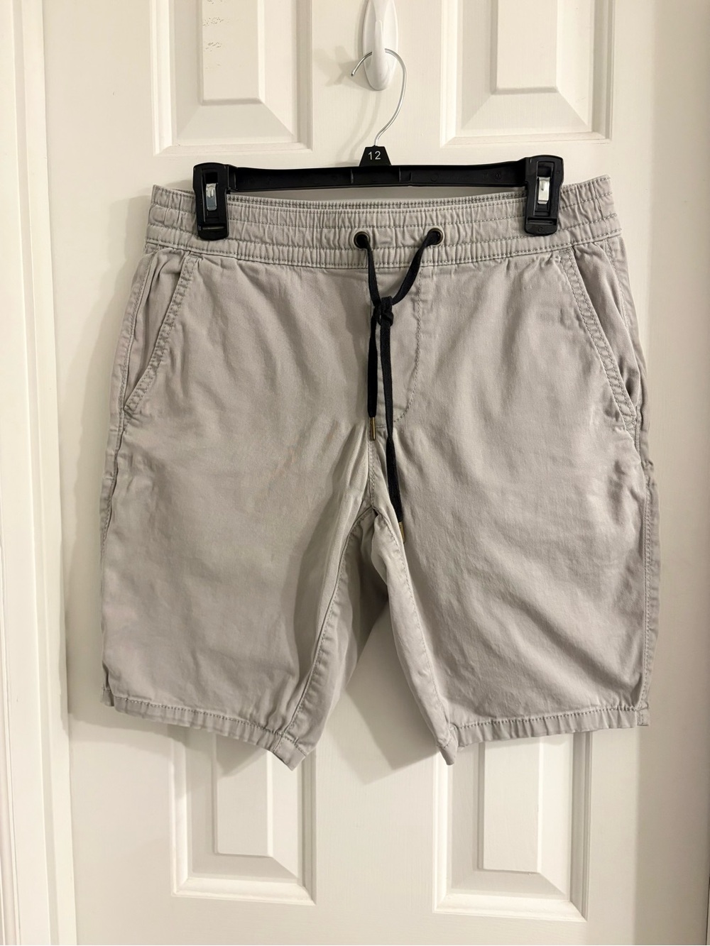 Hollister Men's Light Gray Drawstring Athletic Shorts